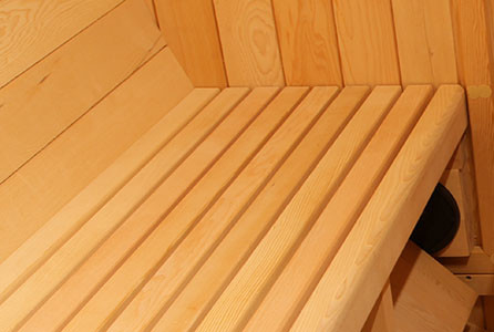 Feste hölzerne Fass-Sauna im Freien erhitzt oben schnelles annehmbares Soem